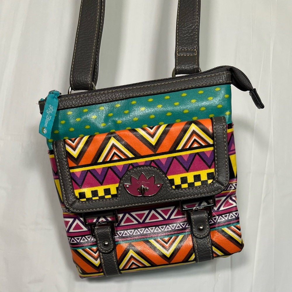Beautiful Lily Bloom Crossbody Purse- Aztec geometric RN108833.